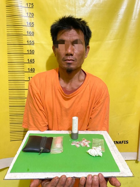 Sedang Asik Duduk, Yudi Digrebek Polsek Kelayang, 15 Paket Sabu Disita