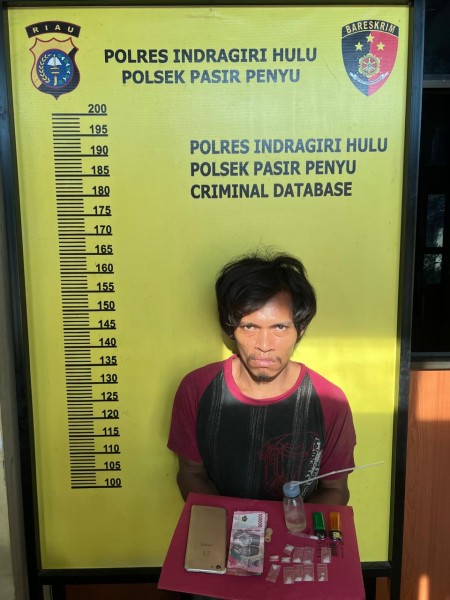 Polsek Pasir Penyu Kembali Grebek Rumah di Kelurahan Sekar Mawar, Hasilnya 11 Paket Narkoba Disita