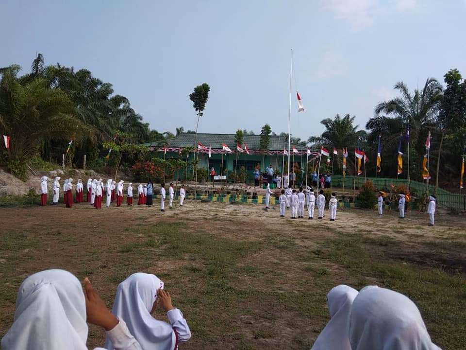 Kamad MIS Nurul Hidayah Pembina Upacara Hari Kesaktian Pancasila