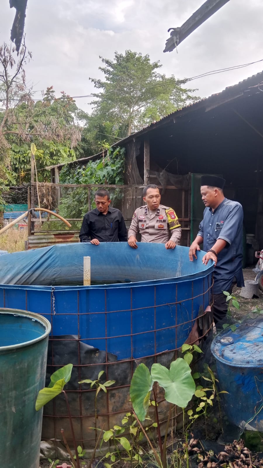 Bhabinkamtibmas Desa Seresam Aktif Dukung Ketahanan Pangan Nasional Lewat Budidaya Gurame