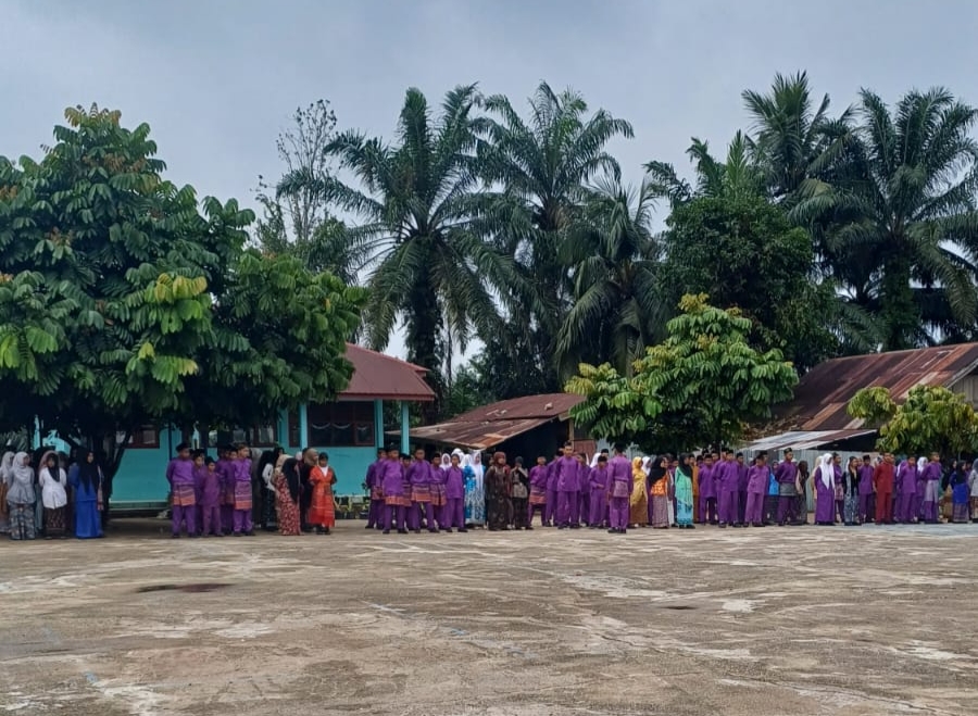 SMP Negeri 3 Rengat Barat Meriahkan Hari Sumpah Pemuda dengan Aneka Lomba Seni dan Budaya
