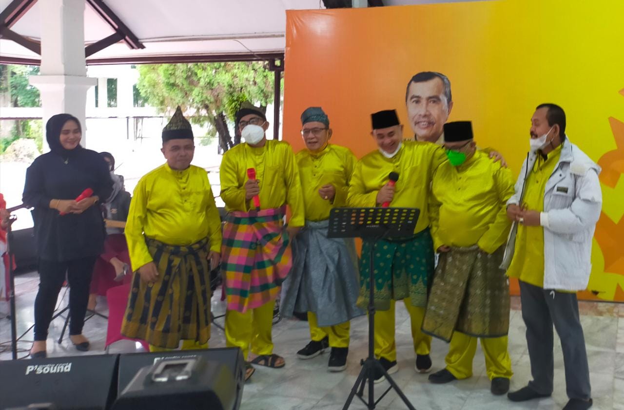 Diserahkan Saat HPN 2022, Zulmasyah Sampaikan ke Gubri Tentang 5 Wartawan Penerima PCNO