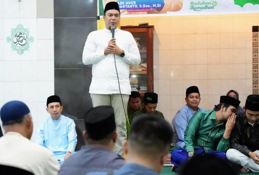 Malam Ke-15 Ramadhan, Bupati Ade dan Wabup Hendrizal Safari Ramadhan di Desa Perkebunan Sungai Lala