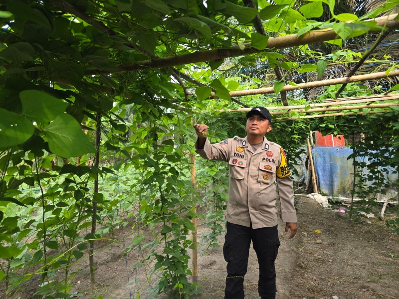 Polisi Ajak Warga Petala Bumi Sulap Pekarangan Jadi Sumber Pangan