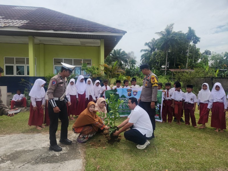 Polsek Seberida Gelar Kegiatan Green Policing di SDN 011 Titian Resak