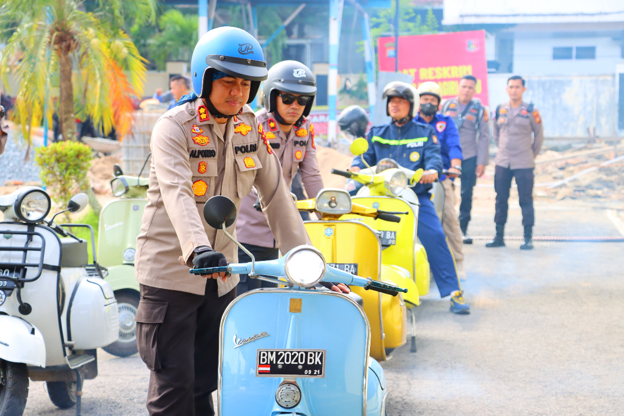 Komunitas Vampir Laksanakan Program Jubah Emas di Kampung Pulau