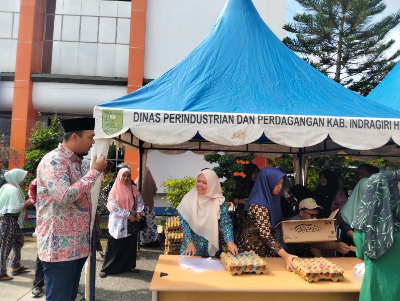 Berita Bupati Tinjau Gerakan Pangan Murah yang Diadakan oleh TPID Inhu