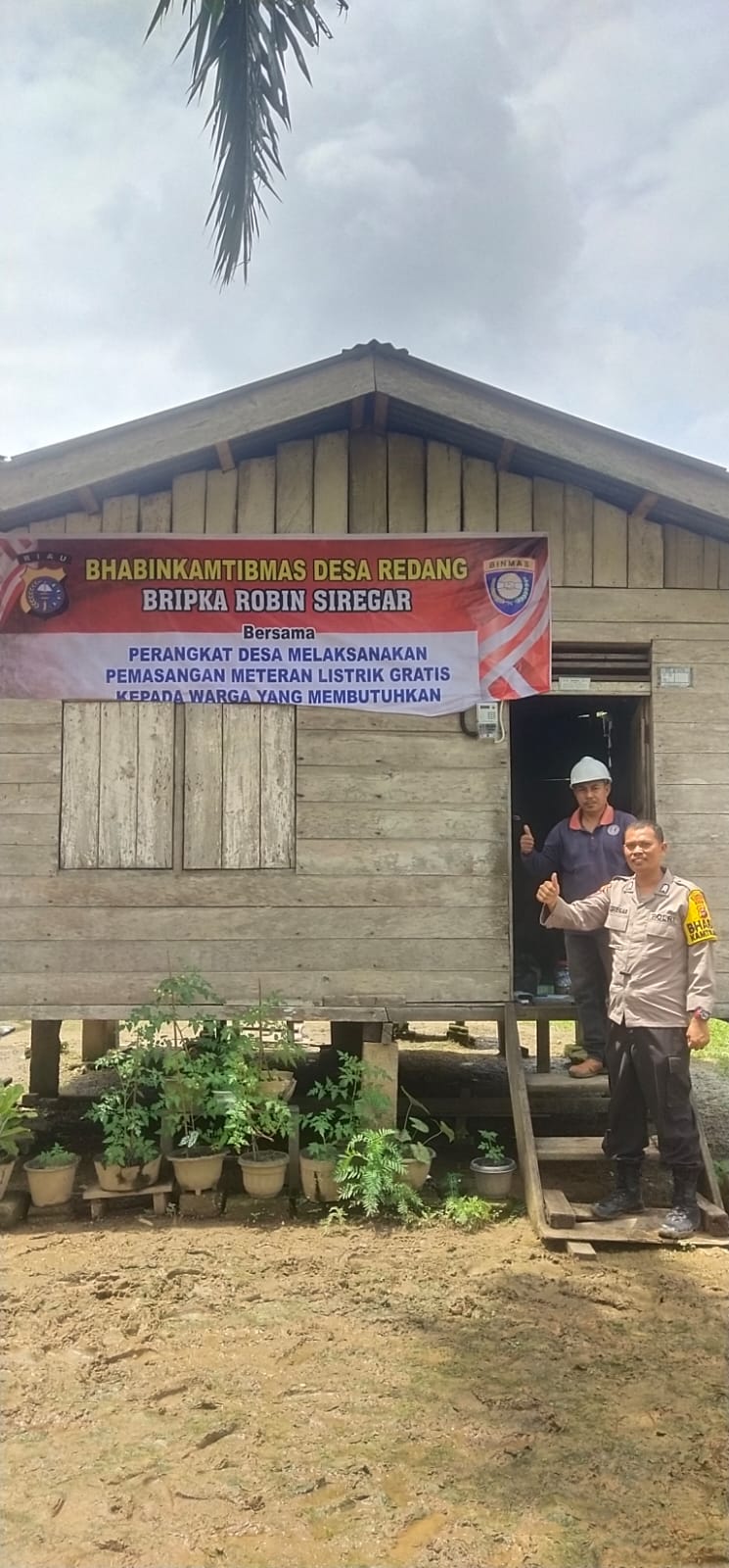 Alhamdulillah, Meteran Listrik di Rumah Janda Lansia Sudah Terpasang Berkat Bhabinkamtibmas Redang