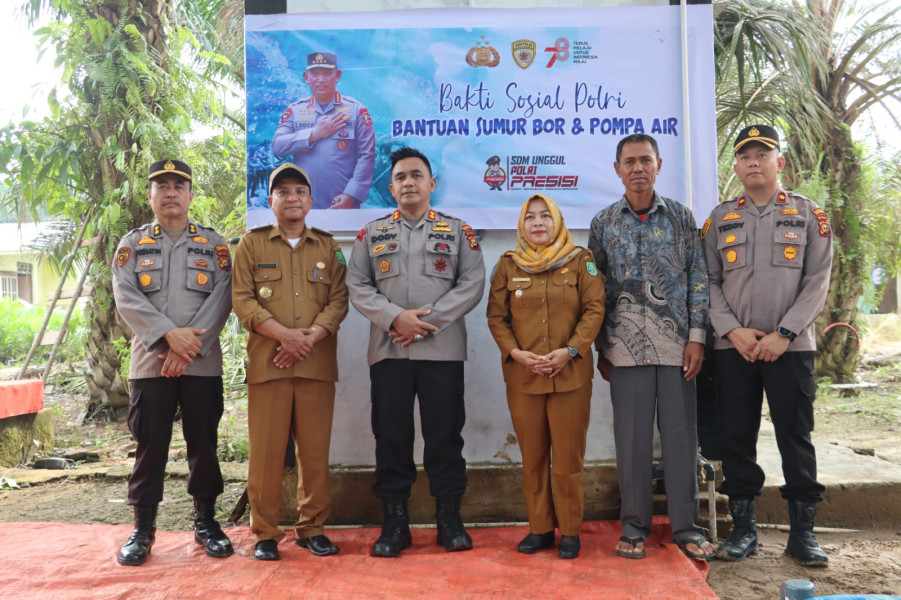 Kapolres Inhu Serahkan Bantuan Sumur Bor dan Pompa Air di Desa Rantau Mapesai
