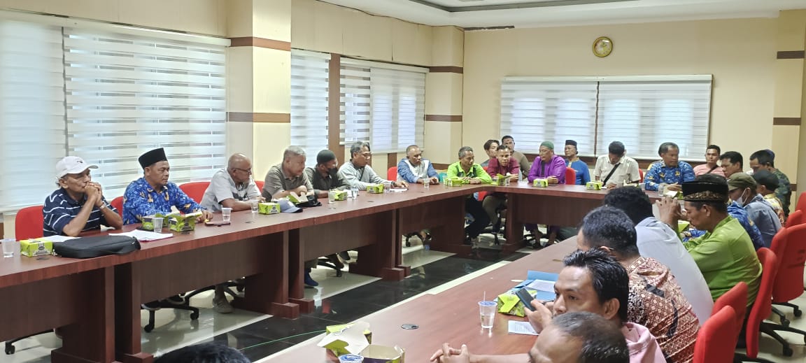 Tidak Ada Setatus Quo, Pembkab Inhu Fasilitasi Pertemuan Warga Lirik Bersama KUD dan PT Teso Indah