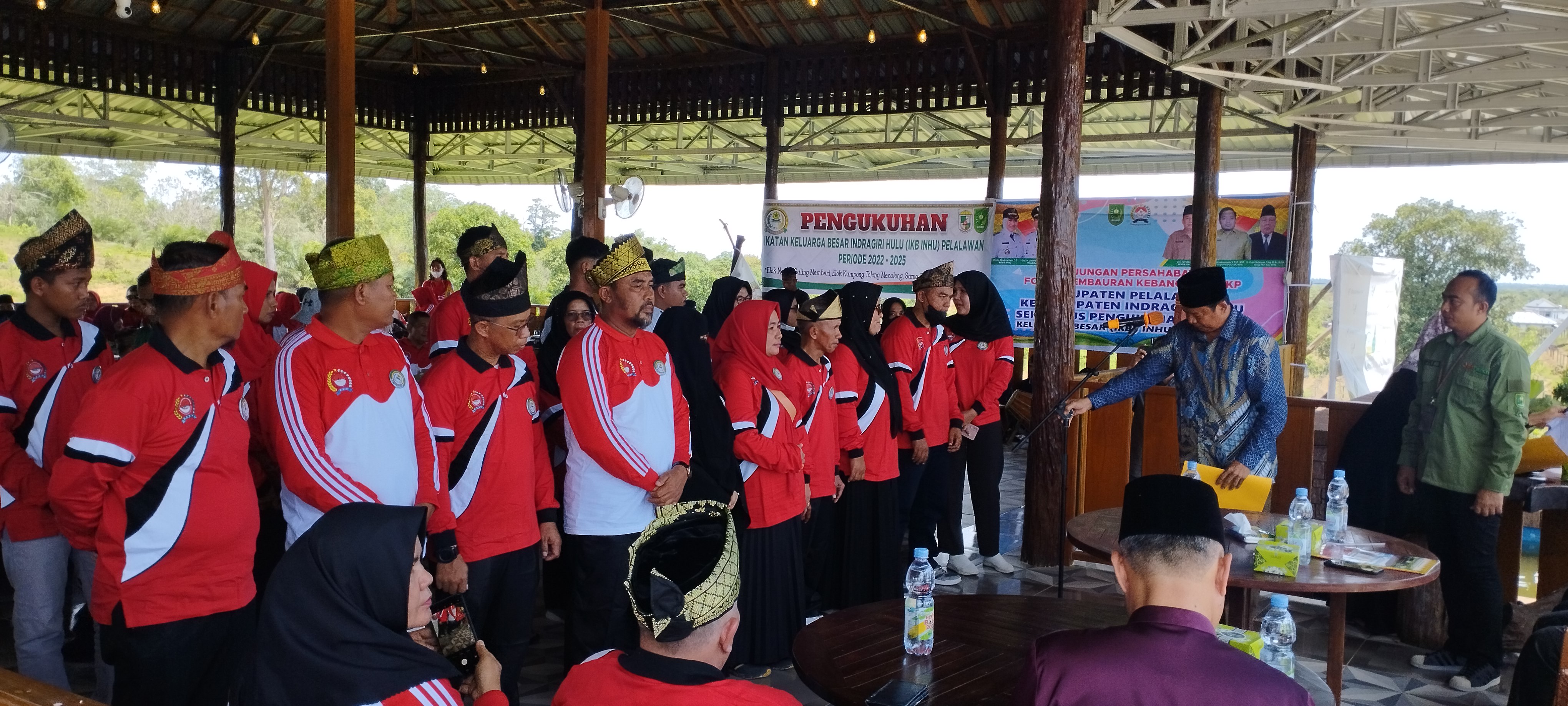 Bupati Inhu Melalui Sekdakab Inhu, Kukuhkan Kepengurusan IKB Inhu-Pelelawan Periode 2022- 2025-