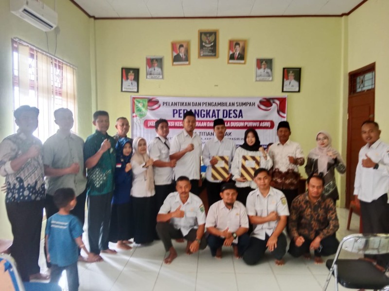 Kades Titian Resak Lantik Dua Staf Desa, Tegaskan Komitmen Pelayanan Masyarakat