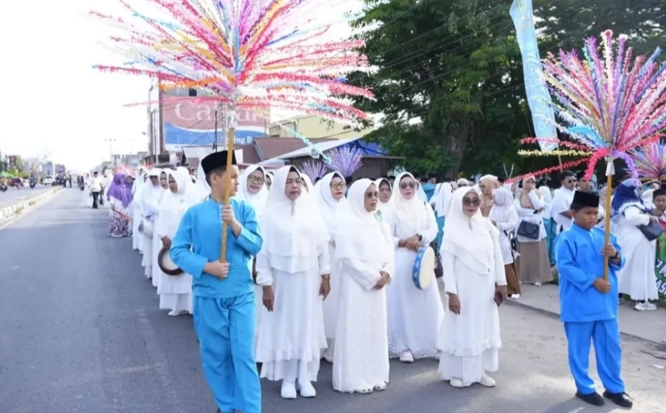 Pawai Ta'aruf Meriahkan Tahun Baru Islam 1448 H di Pasir Penyu, Sekda Inhu Ajak Masyarakat Maknai Semangat Hijrah