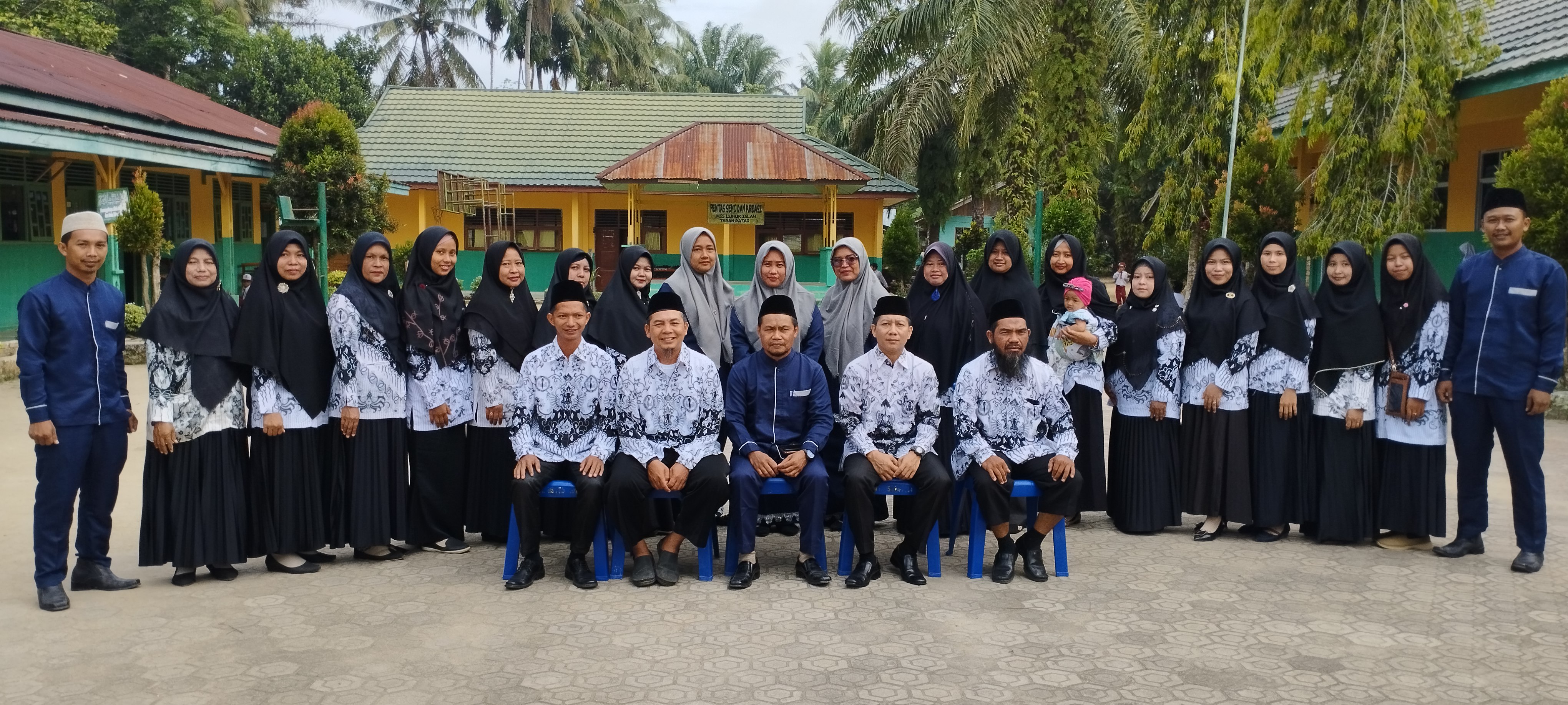 Yayasan Darul Islam Riau,Gelar Upacara HGN dan HUT PGRI Bersama Perangkat Desa