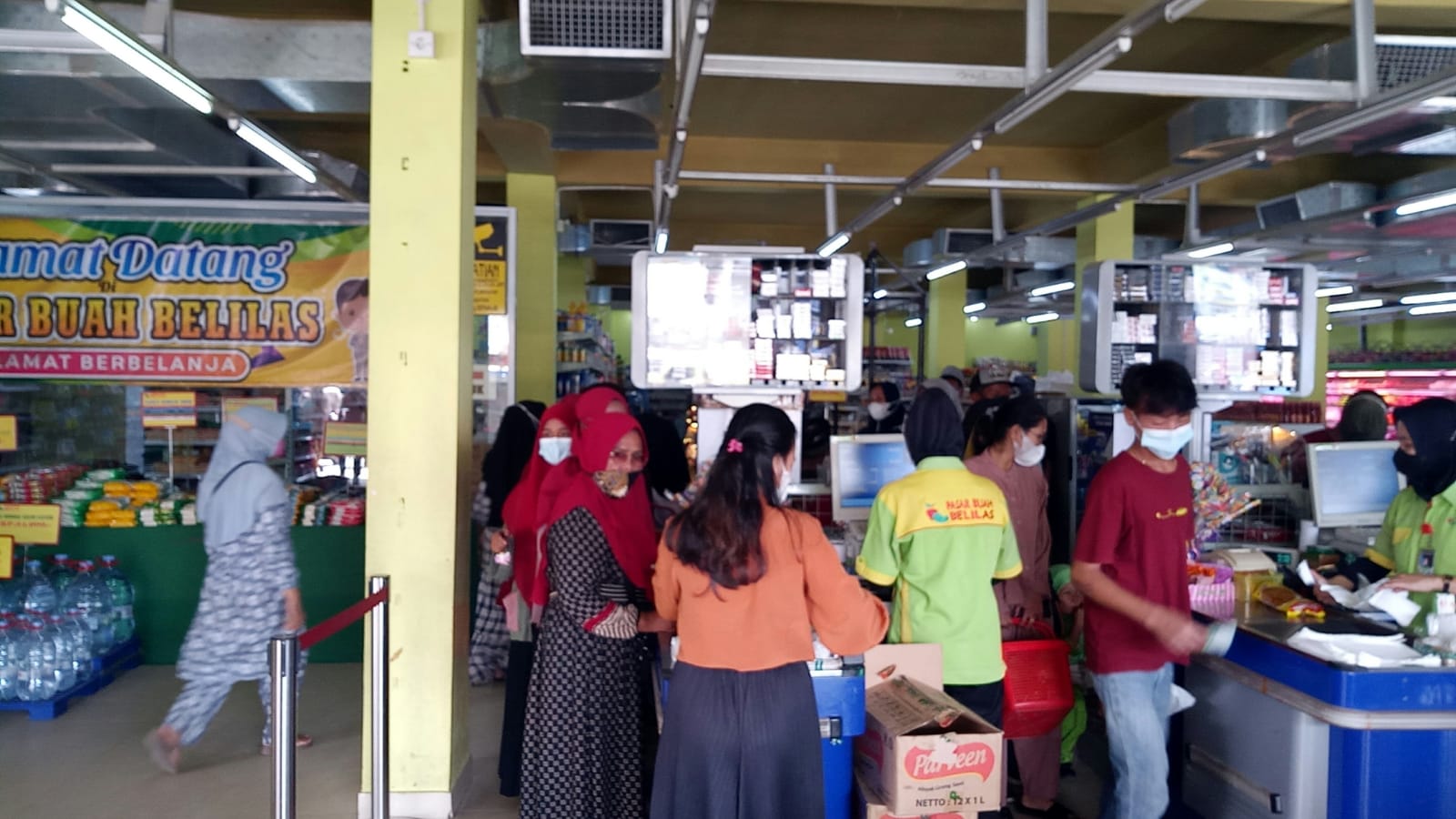 Ibu-ibu Menyerbu Pasar Buah Belilas, Ada Apa?