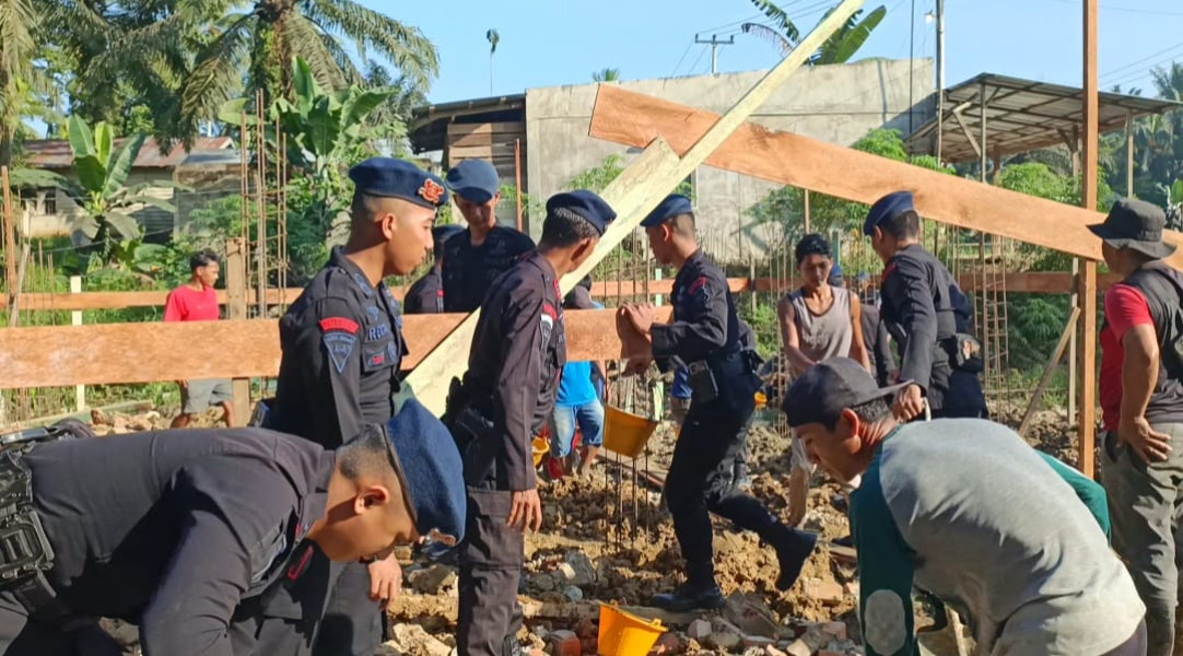 Personel Brimob Batalyon C Pelopor, Goro Bersama Masyarakat Bangun Mushala