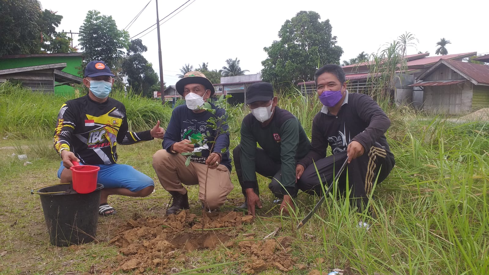 Dekade Hut Jikalahari ke 20, Kelompok Tani di Inhu Tanam Pohon Bersama LSM Sialang