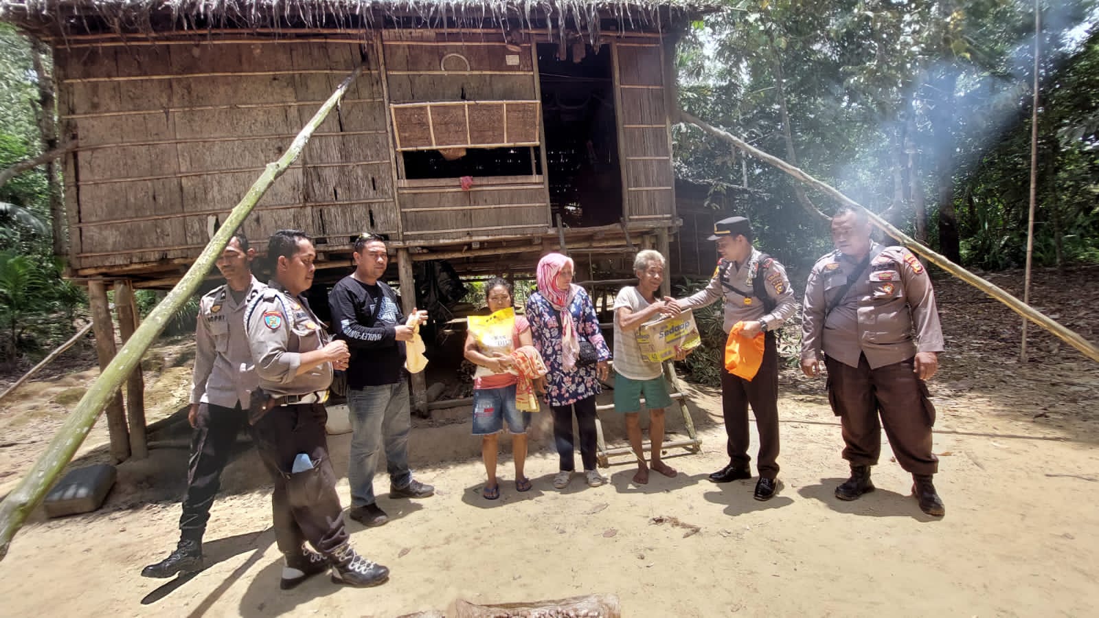 Secercah Asa Dari Polres Inhu Untuk Talang Mamak di Aliran Sungai Gansal
