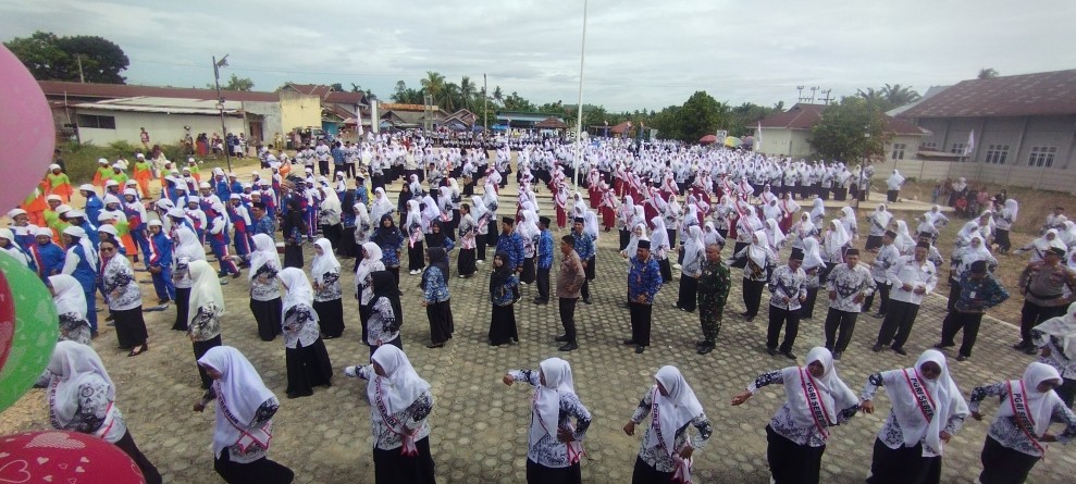 Puncak HGN, HUT PGRI, Dan Dirgahayu KORPRI DI Seberida Berlangsung Meriah, Alun-Alun Petalabumi Dipadati Ribuan Peserta