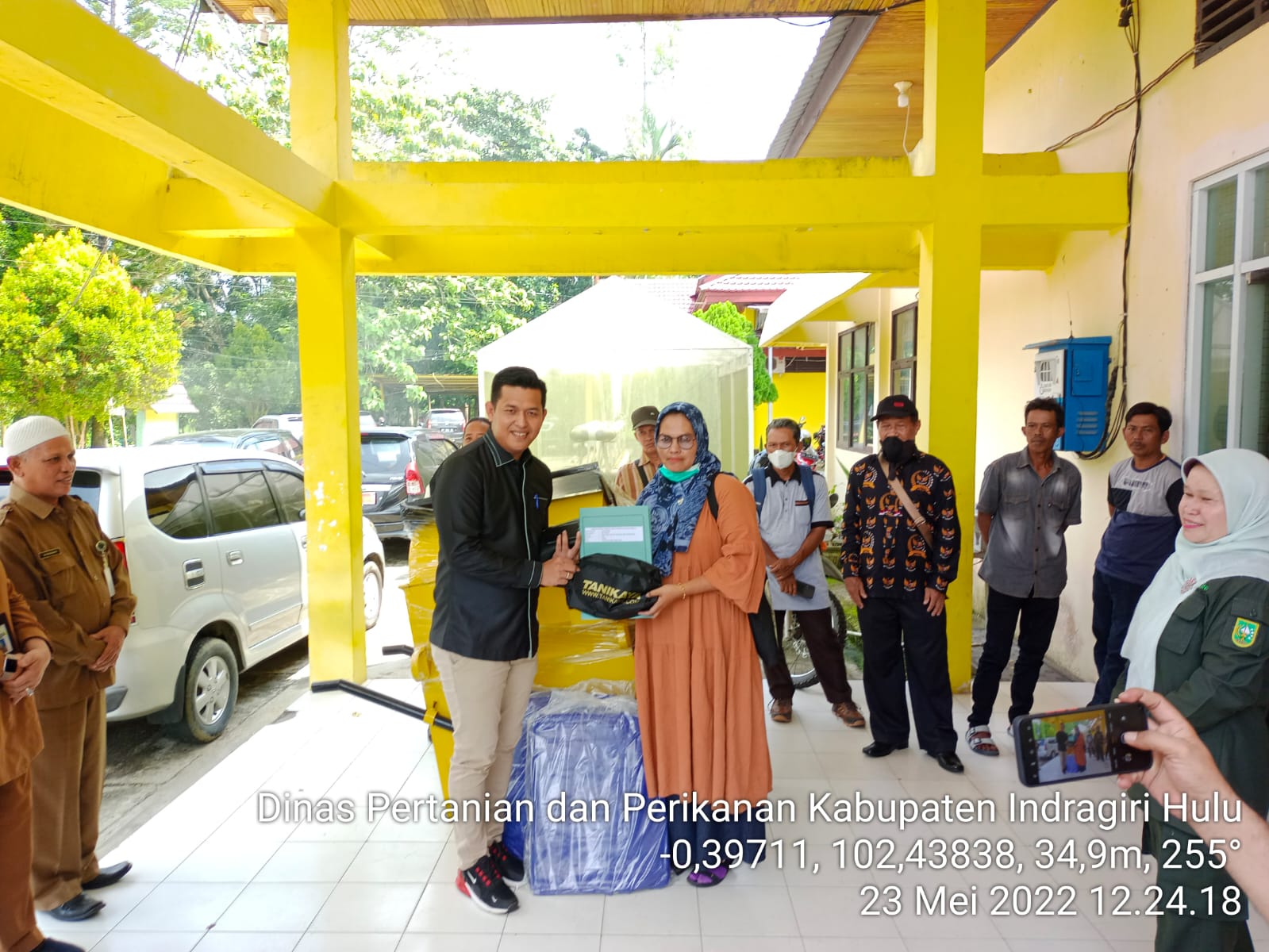 13 Kelompok Tani Inhu Terima Alat Perontok Padi Dari Pokir DPRD Riau F-PKB