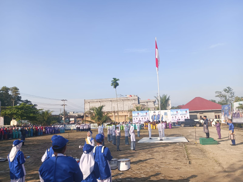 Camat Seberida Jadi Pembina Upacara Bendera Dalam Rangka Hardiknas di Kecamatan Seberida