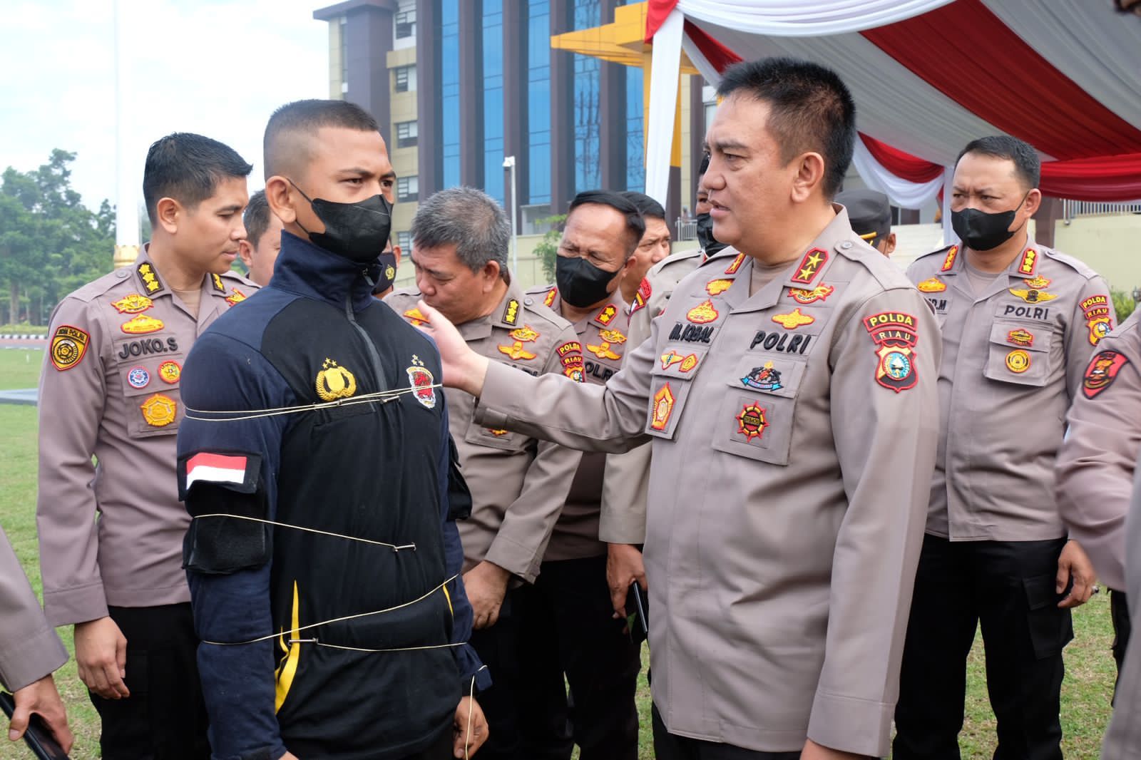 Distribusikan Peralatan Kepolisian, Kapolda Riau Irjen Iqbal : Jaga, Rawat dan Latihkan