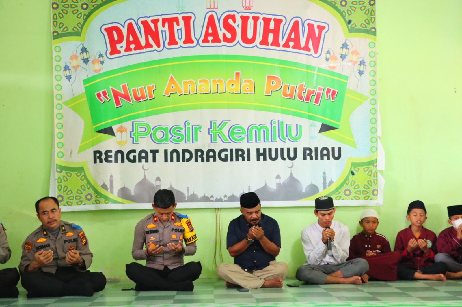 Tragedi Kanjuruhan, Polres Inhu Doa Bersama Dengan Puluhan Anak Panti Asuhan