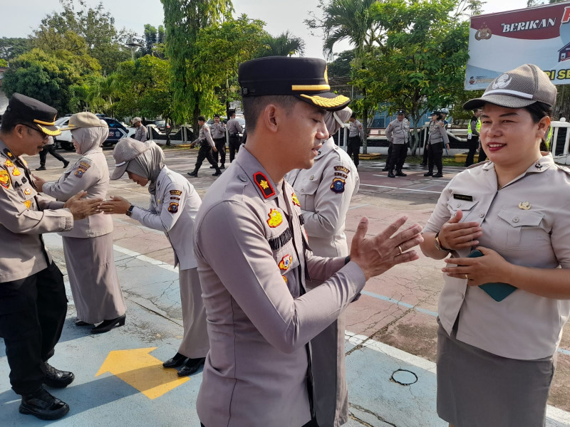 Lima PNS Polri di Polres Inhu Naik Pangkat