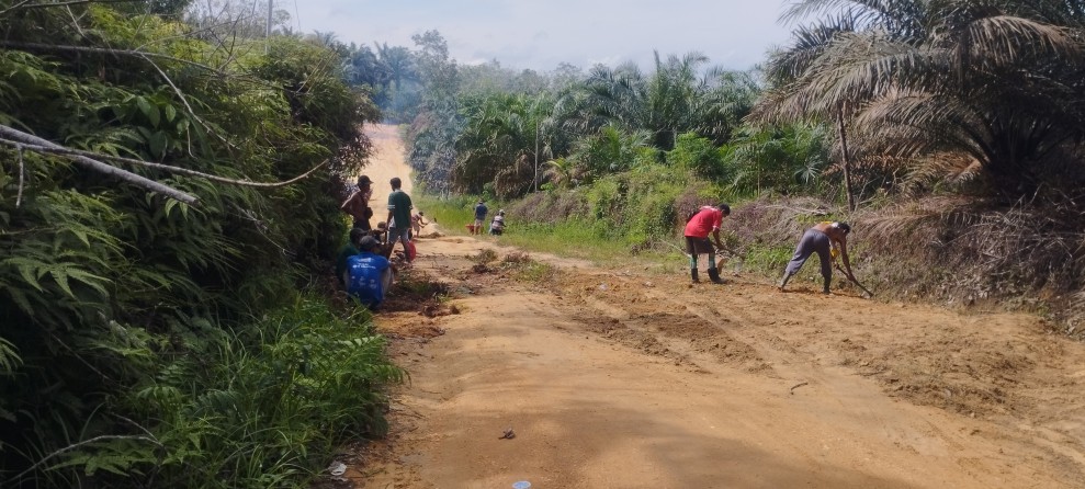 Warga Desa Danau Tiga Kompak, Kembali Gelar Gotong Royong Perbaiki Jalan Rusak