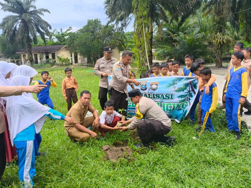 Polres Inhu Dukung Program Kapolda Riau “Green Policing”, Tanam Ribuan Pohon Serentak
