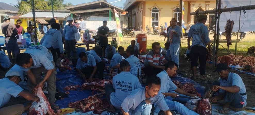 600 Kupon Daging Dibagikan Kepada Masyarakat Lingkungan Masjid Nurul Mubin Belilas