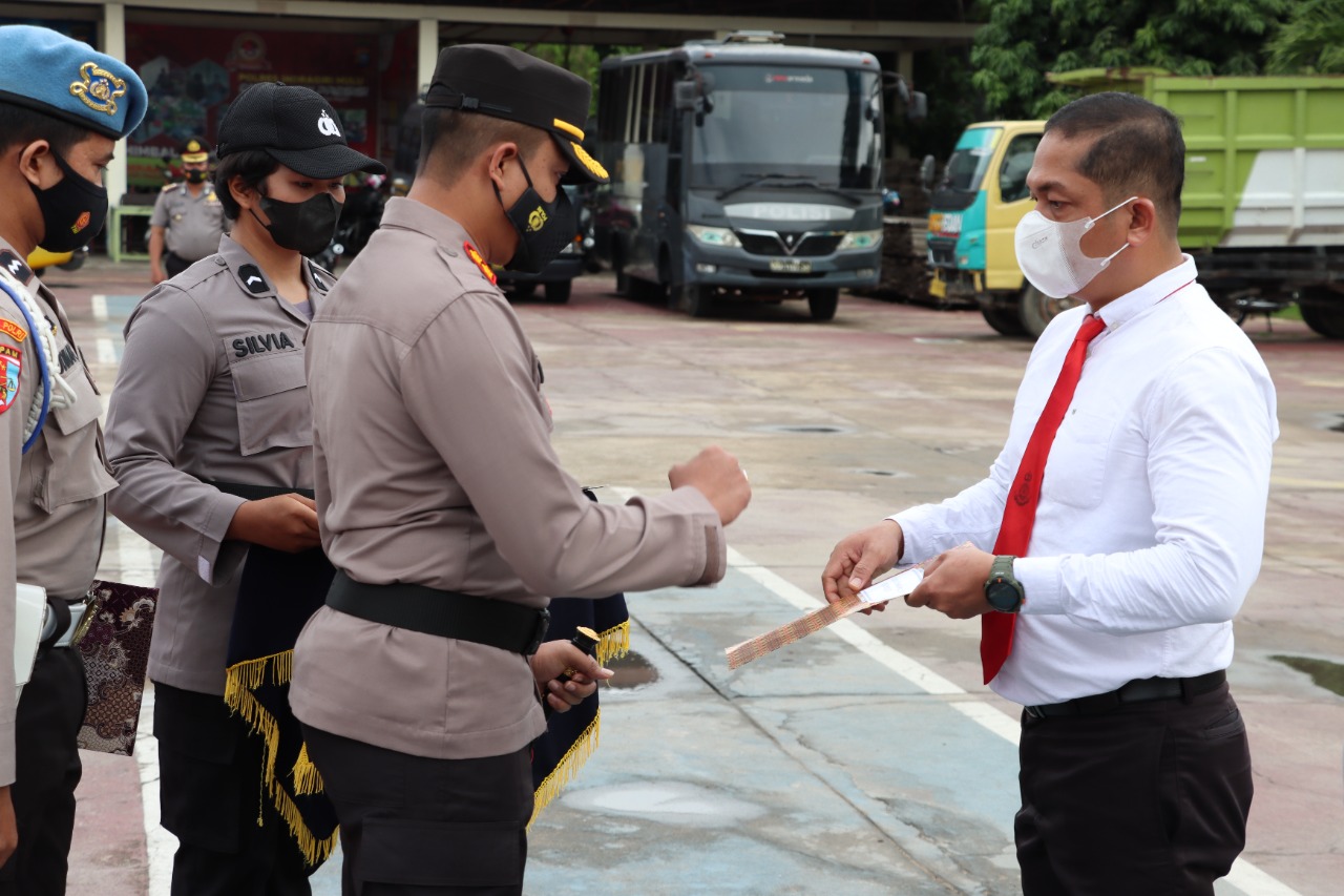Ungkap Kasus Modus Pecah Kaca, Kasat Reskrim Dan 5 Anggota Terima Penghargaan Dari Kapolres Inhu