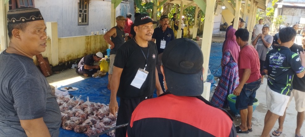 Pembagian Hewan Kurban di Masjid Bahrul Ulum, Masyarakat Bersuka Cita