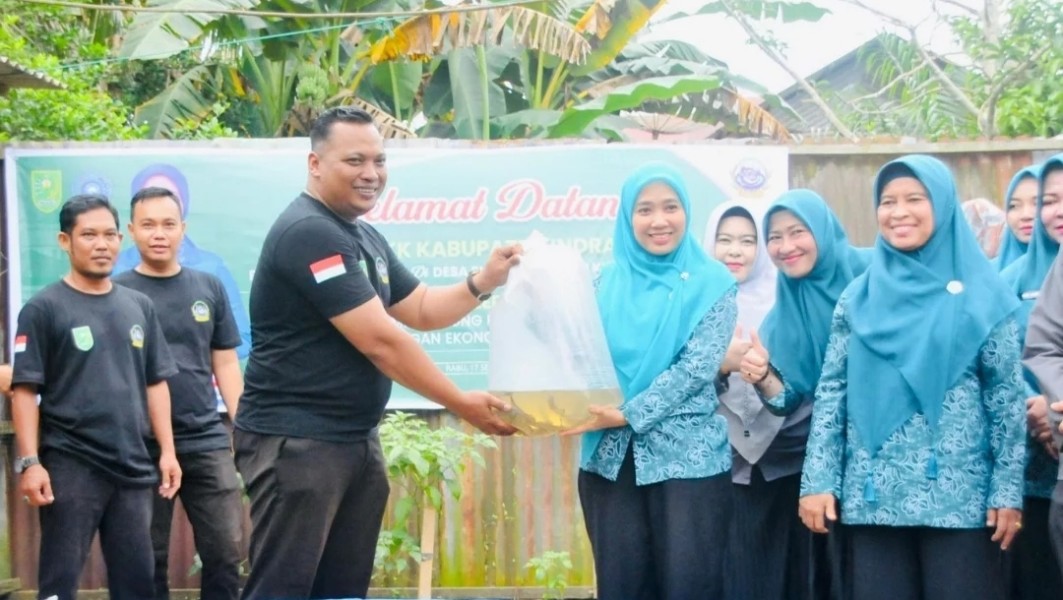 Tebar Bibit Ikan Lele, TP. PKK Inhu Dukung Program Ketahanan Pangan Keluarga