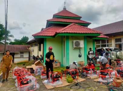 Petani Di Inhu, Dapat Bantuan 141 Pompa Air Dari  Anggota DPR RI Abdul Wahid
