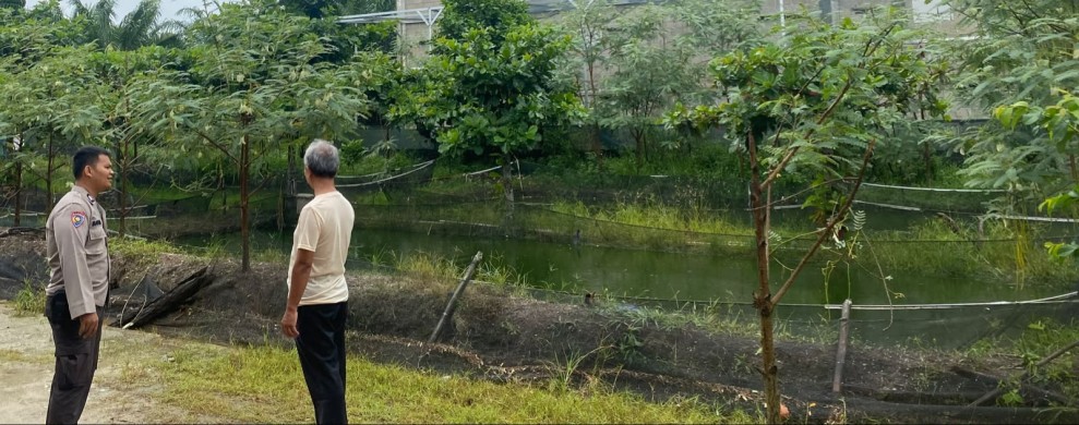 Polsek Seberida Dorong Ketahanan Pangan Nasional, Bhabinkamtibmas Sambangi Warga Pembudidaya Lele di Desa Payarumbai