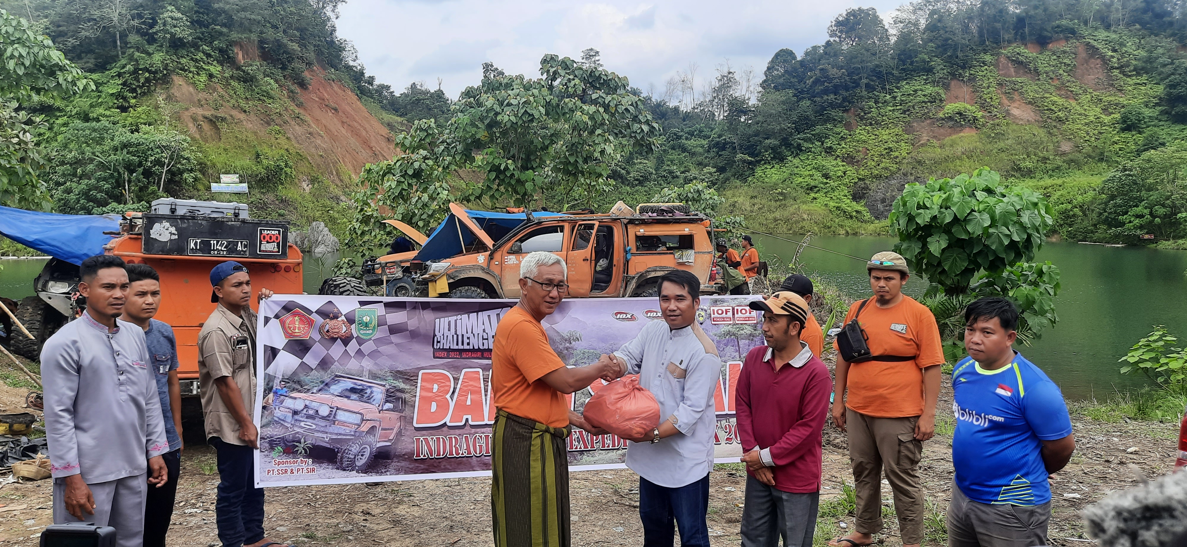 Selain Keluar Masuk Hutan Rimba, Tim Offroad Index 2022 Inhu Gelar Baksos di Daerah Terisolir