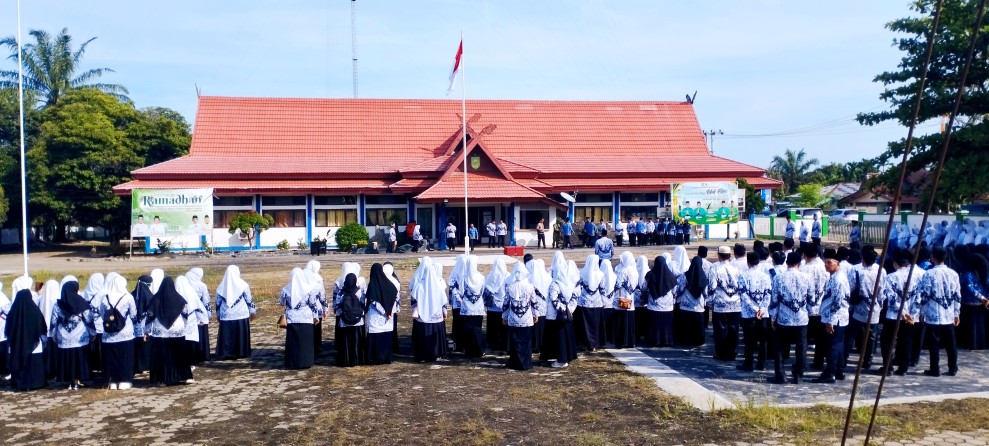 Camat Seberida Pimpin Upacara Hardiknas 2026, Tekankan Pentingnya Pendidikan Berkualitas