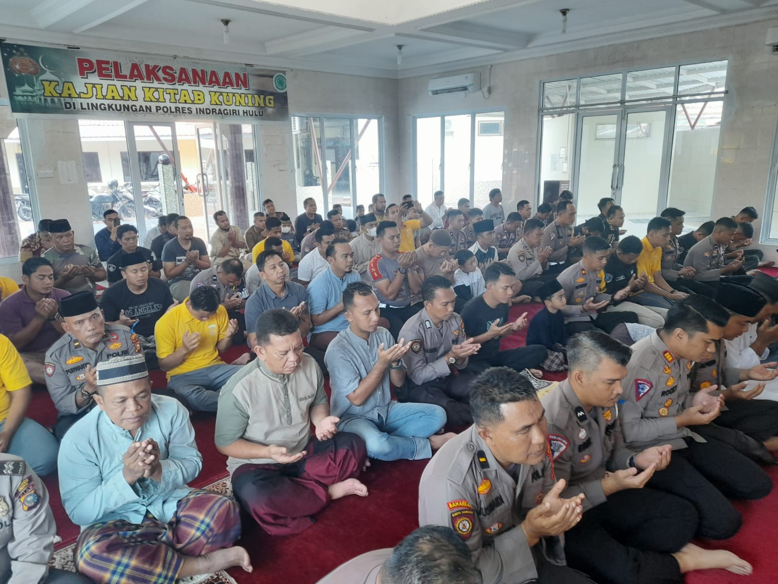 Bersama Pejabat Utama, Kapolres Inhu Lakukan Doa Bersama Untuk Korban Kajuruhan