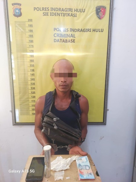 Pria Botak Tak Berkutik Ketika Dua Bungkus Sabu Ditemukan Polsek Batang Cenaku