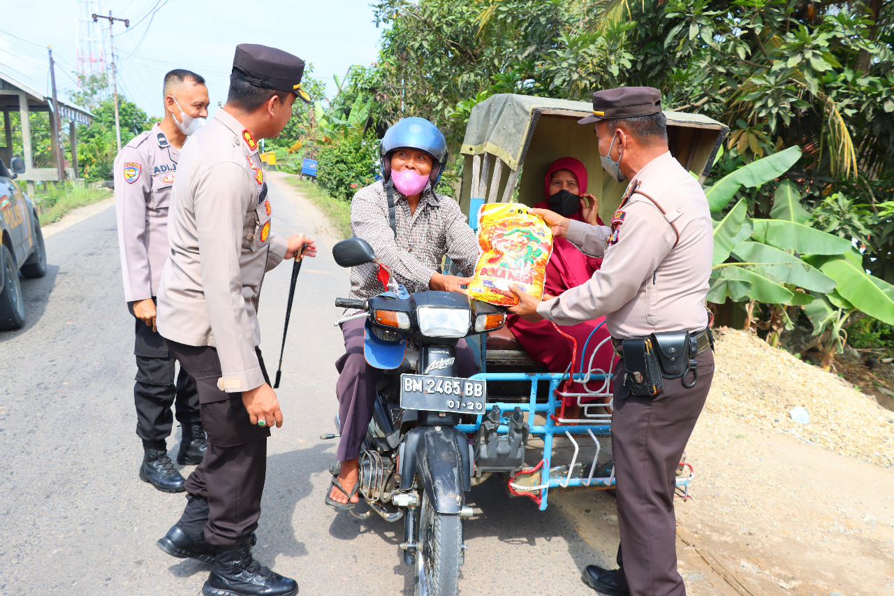 Di Hari ke 3 Polres Inhu Telah Salurkan 700 Paket Sembako Kepada Terdampak Kenaikan Harga BBM