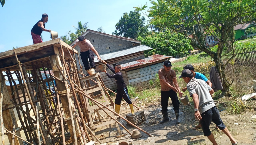 Digagas Oleh Bhabinkamtibmas, Hari Bhayangkara ke-77, Polsek Batang Gansal Bangun MCK di Desa Ringin