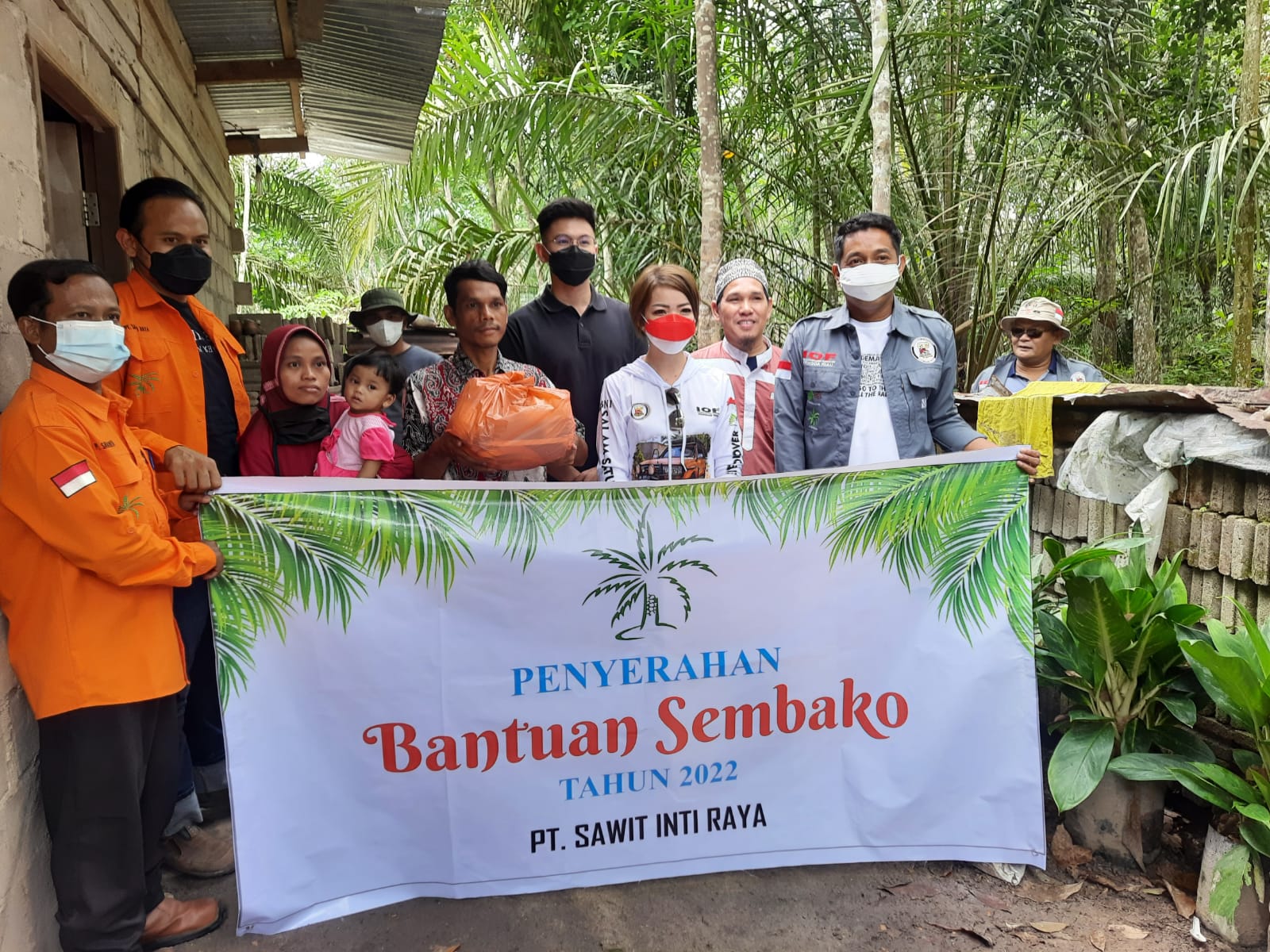 Sudah Menjadi Kegiatan Rutin, PT SSR dan PT SIR Salurkan Sembako di Bulan Ramadhan