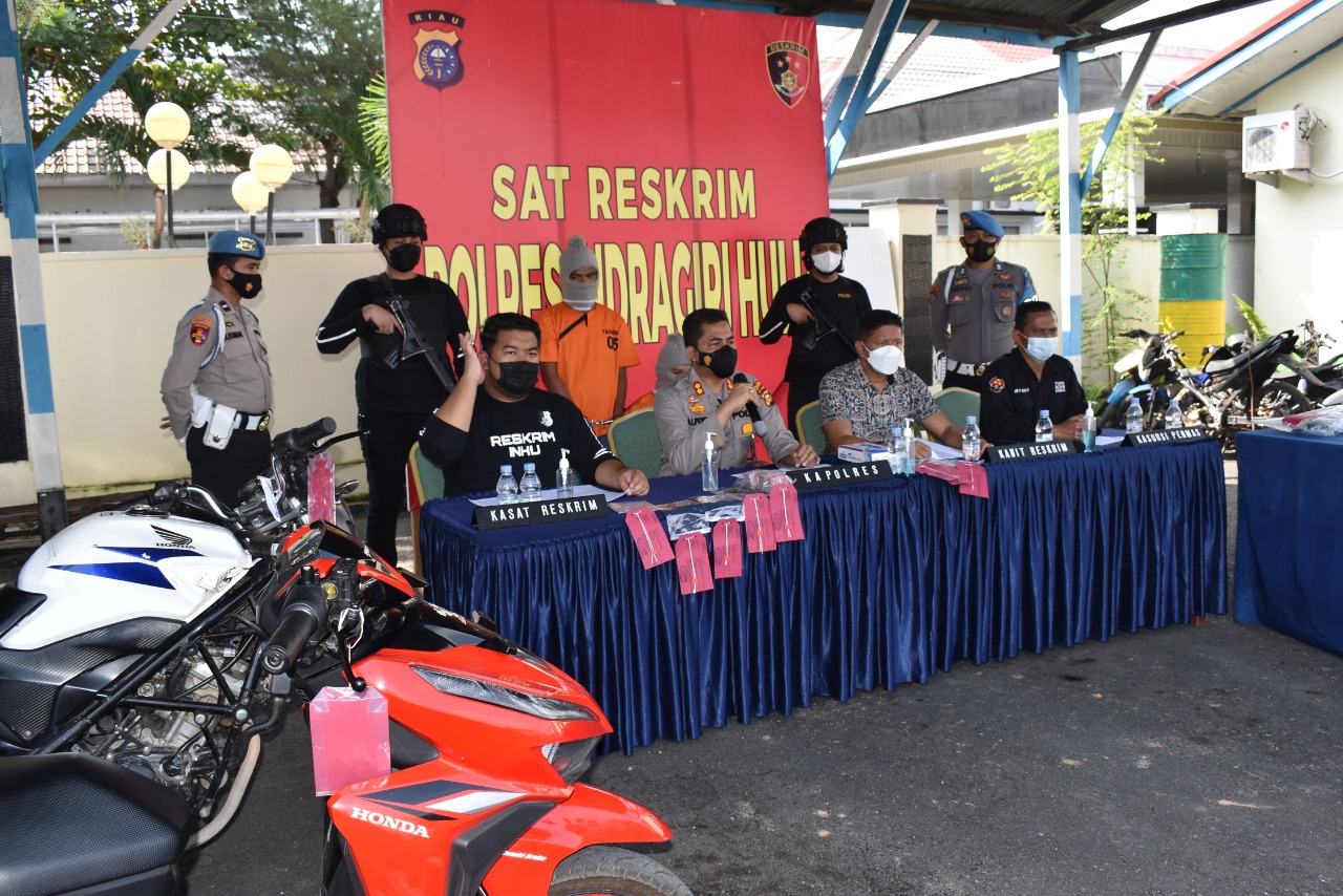 2 Pelaku Pencuri Rp 303 Juta Modus Pecah Kaca Mobil Di Inhu Ketangkap
