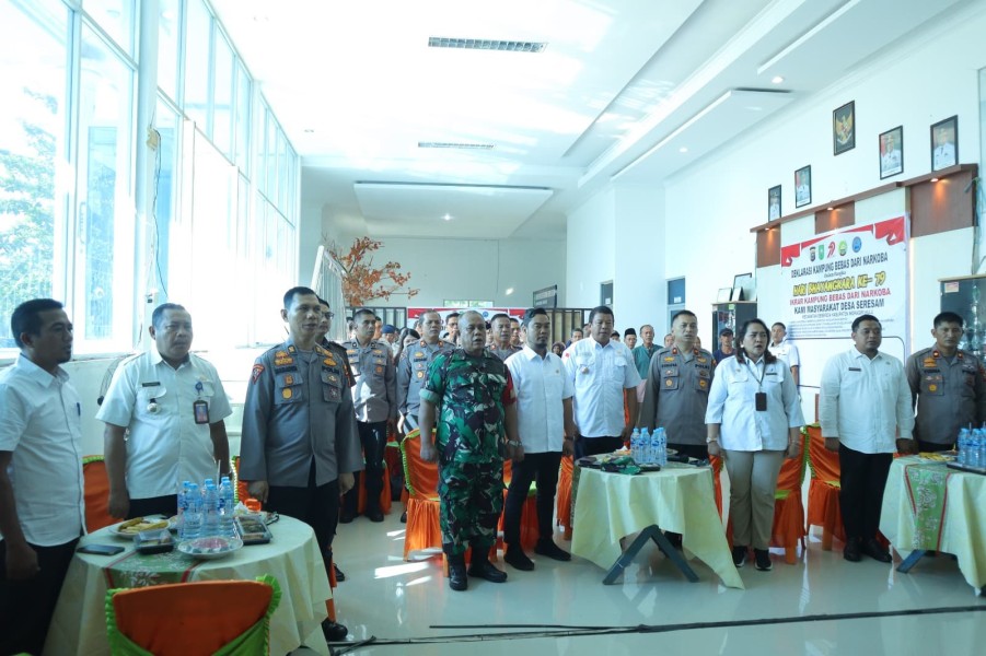 Di Momen Hari Bhayangkara, Polres Inhu Prakarsai Deklarasi Kampung Bebas Narkoba Bersam Warga Desa Seresam