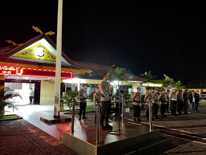 Kapolres Inhu Pimpin Apel Kesiapan Pengamanan Malam Tahun Baru, Tekankan Kehadiran Negara di Tengah Masyarakat