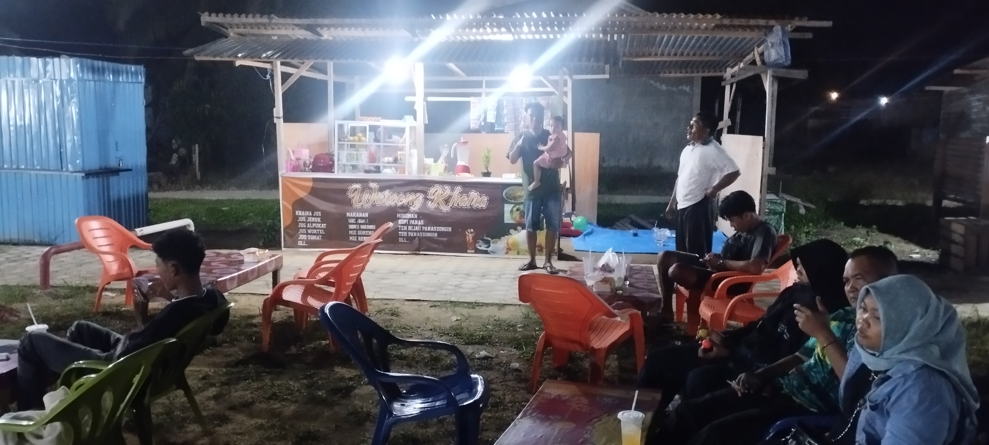 Malam Tahun Baru, Membawa Berkah Bagi Para Pedagang, Yang Berjualan Di Taman Hiburan Buluh Rampai