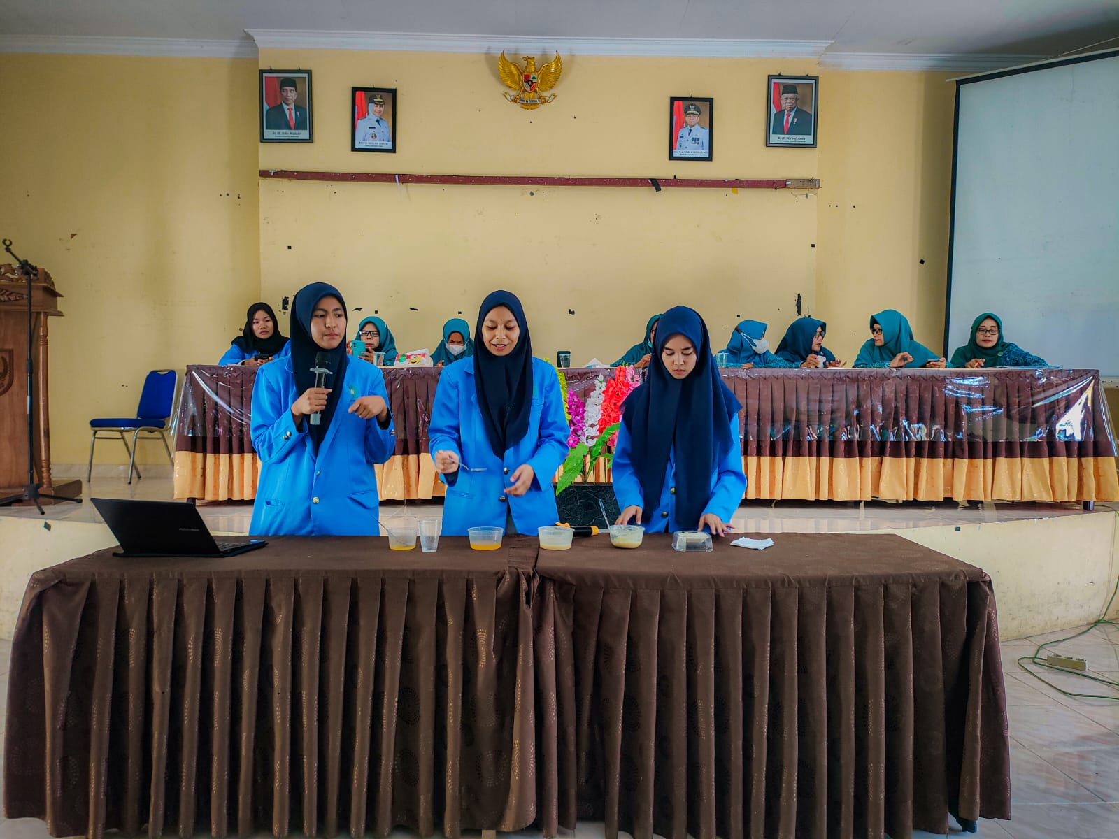 Mahasiswa KKN UIN Suska Riau Berbagi Ilmu Pembuatan Sabun Home Made ke Ibu-Ibu PKK Kecamatan Lirik