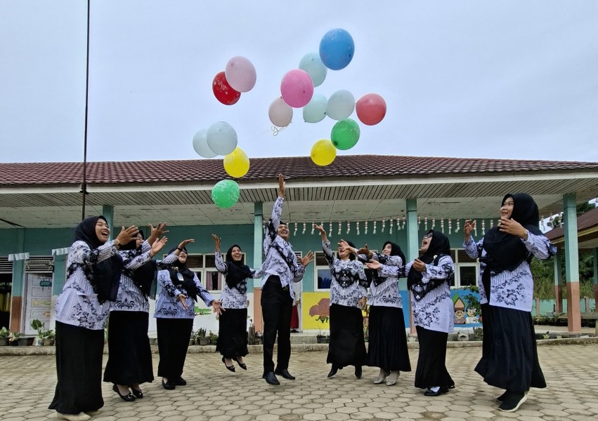 SDN 023 Beligan Meriahkan Hari Guru Nasional ke-80, Penuh Kejutan dan Apresiasi dari Kepsek Yuli Hendri S.Pd