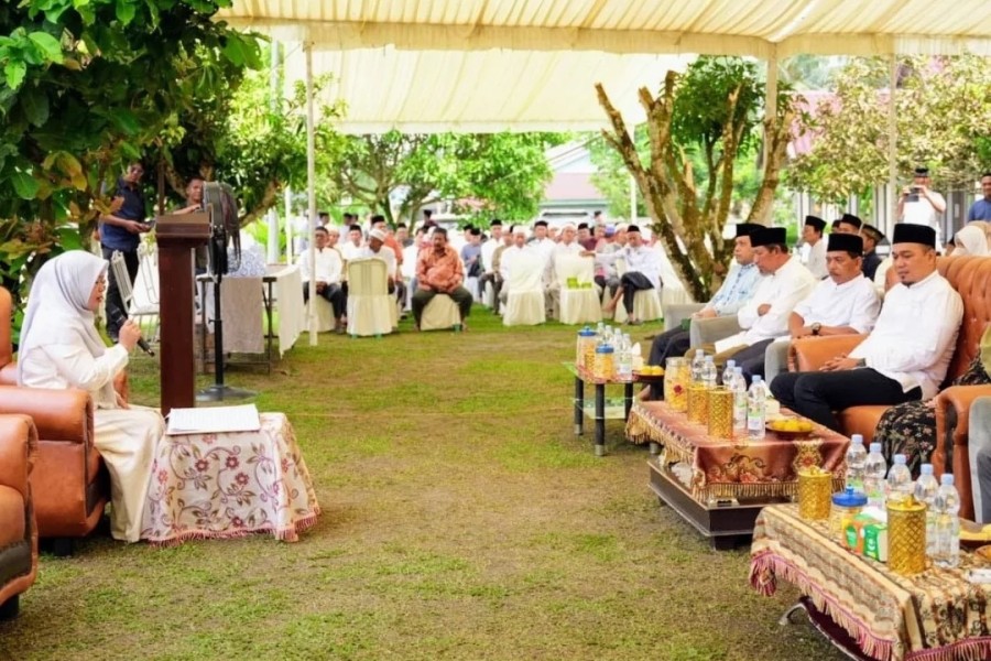Bupati Inhu Hadiri Syukuran Walimatus Safar Haji di Kecamatan Lubuk Batu Jaya
